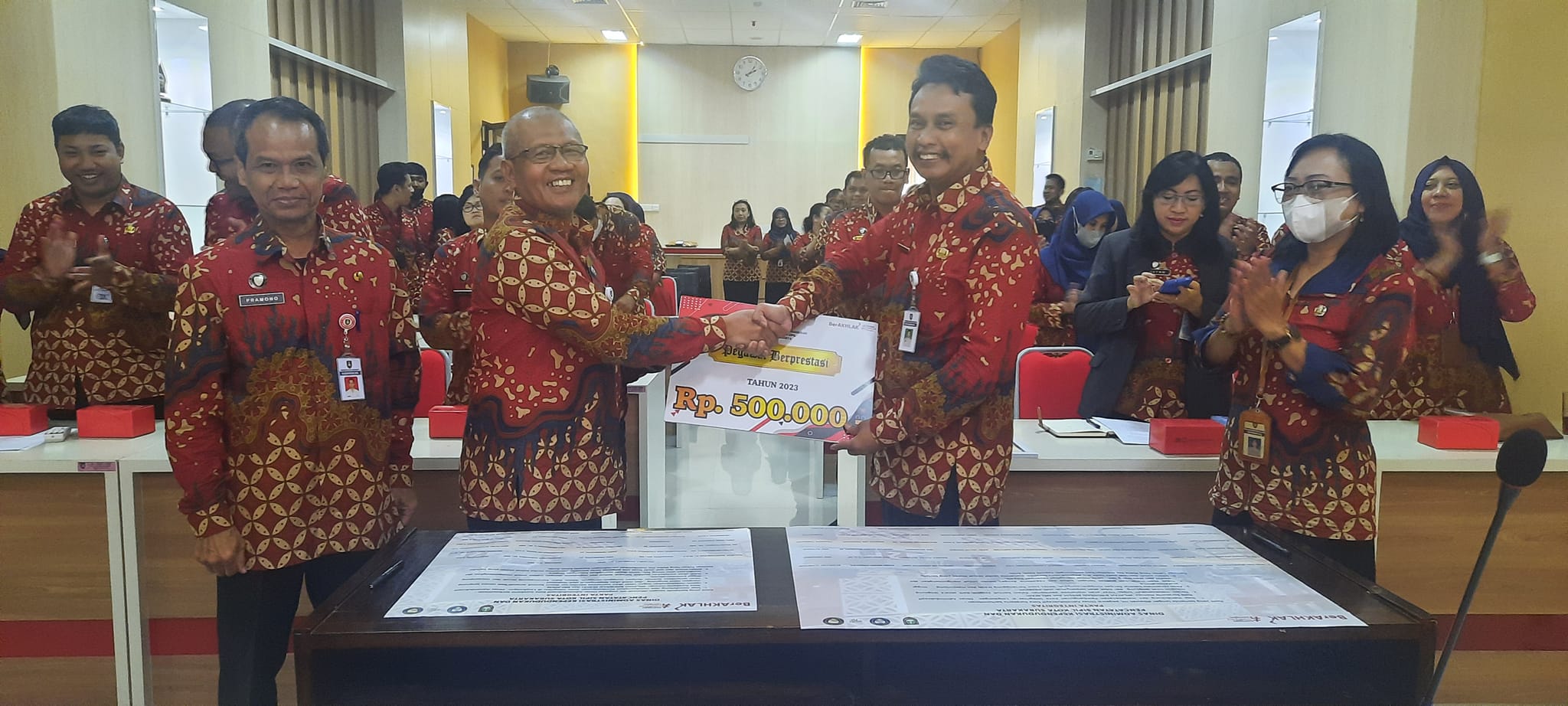 Andi Herwanto SS Meraih Penghargaan Pegawai Berprestasi