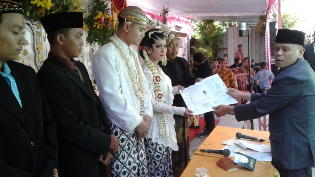 Pelayanan Saat Nikah  Cerai  Langsung  Dapat KK KTP el Baru 