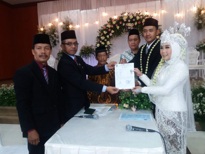 Pelayanan Saat Nikah  Cerai  Langsung  Dapat KK KTP el Baru 